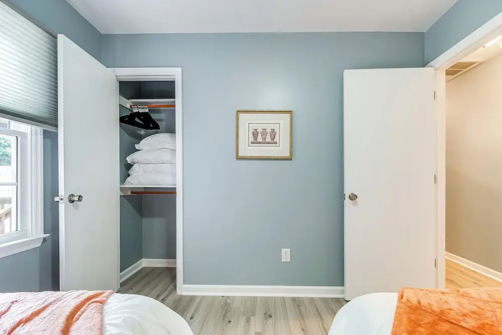 Home w/ Pet-friendly Yard, 1 Mi to Dtwn Raleigh!