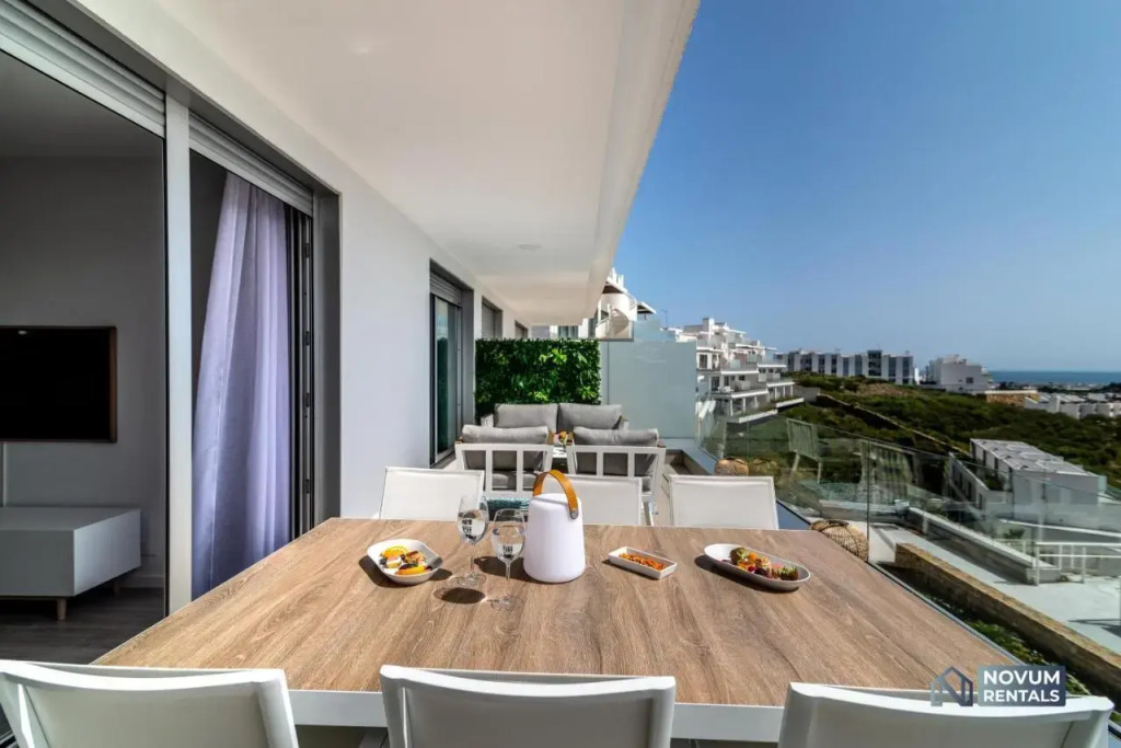 Newly Built 3-BDRM Luxury Apt w/ Stunning Sea Views