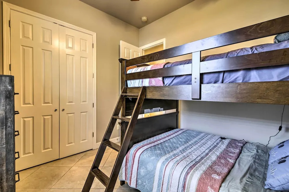 Texas Condo w/ Outdoor Pools - Walk to Beach!