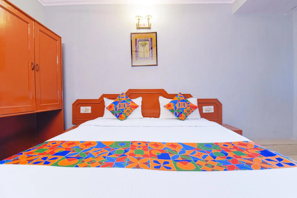 OYO 70349 Hotel Shan