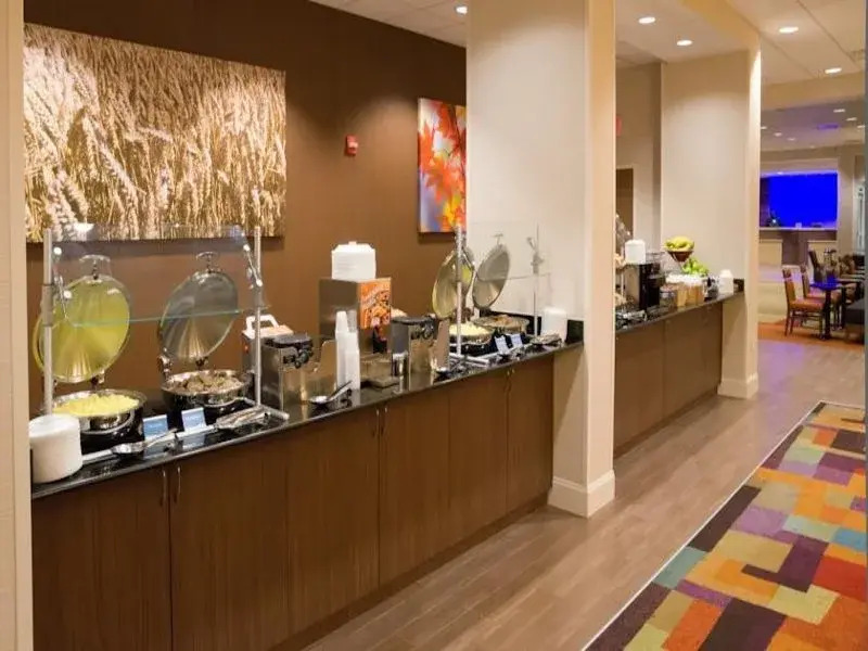 Holiday Inn and Suites Convention Centre Area
