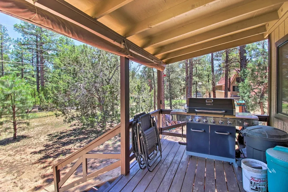 Rustic, Forest-view Retreat in Heber-overgaard!