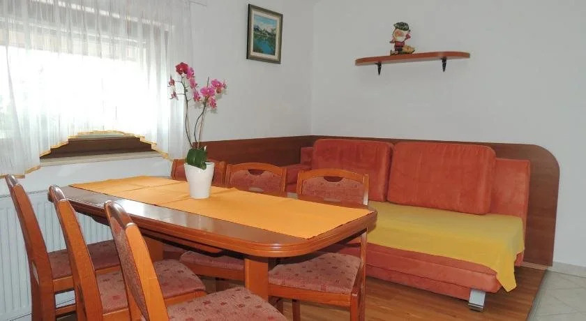 Apartments and Rooms Tavcar