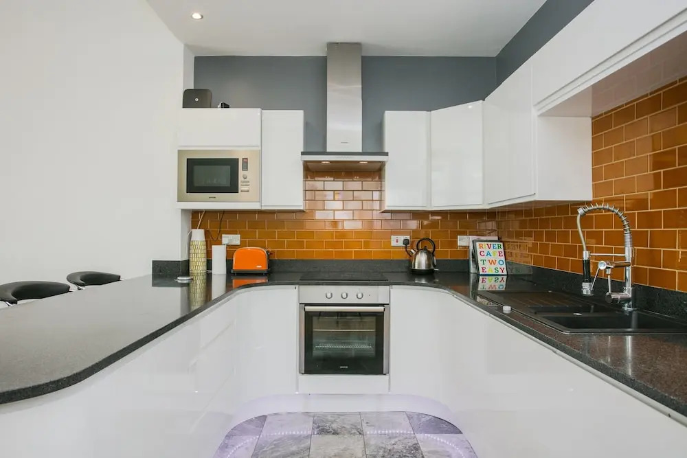 Three Bedroom Apartment in Willesden Green