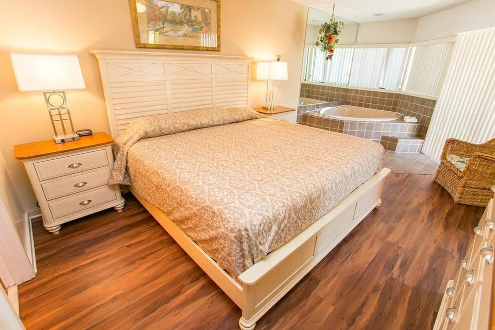 Hibiscus E204 Free Activities, Oceanfront, Wifi, 3 Pools