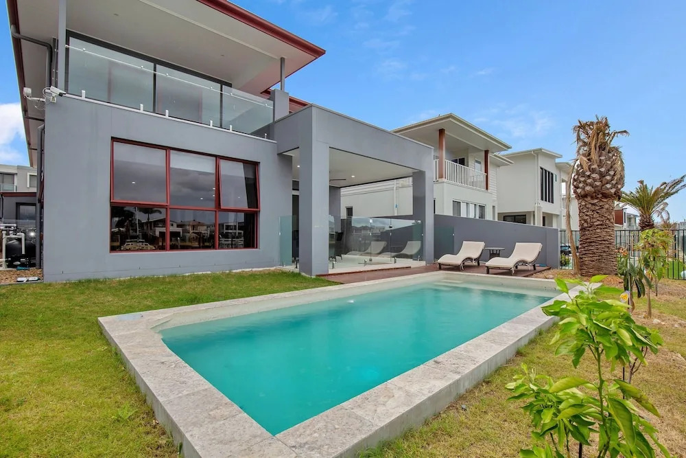 Hope Island Beautiful Chinese Style Villa Qhi007
