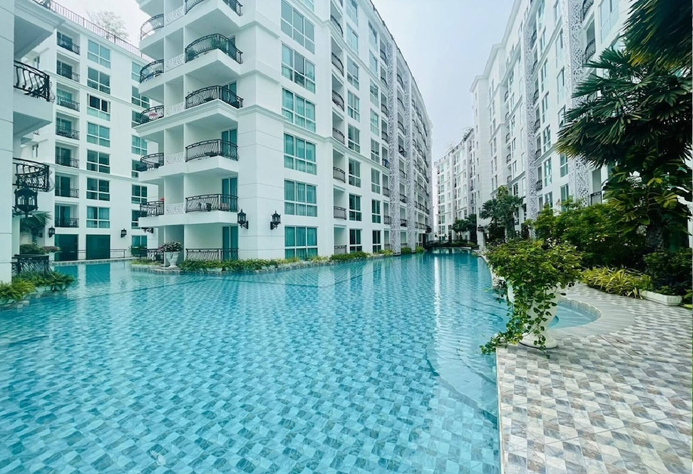 Resort Style Living - Great Location At Pattaya