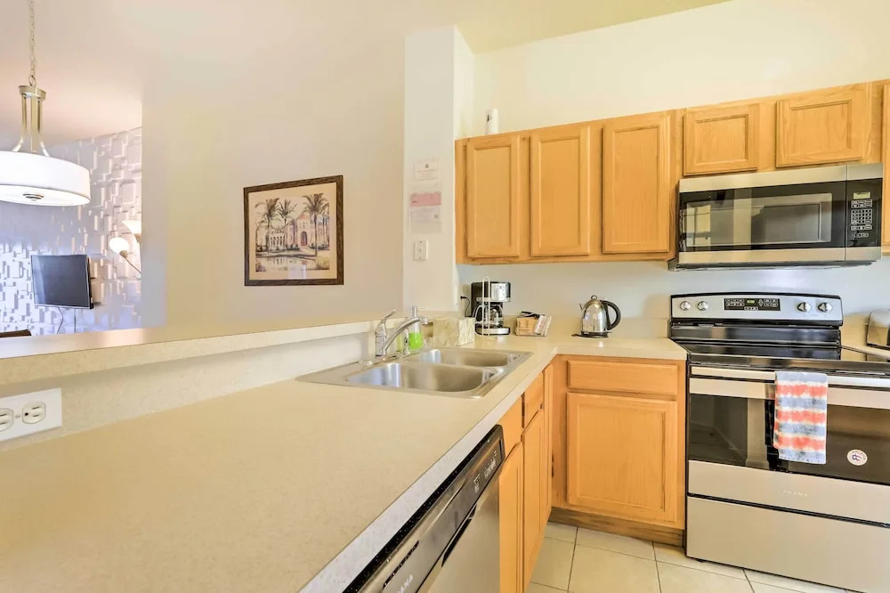 3 BR Townhome Pool Sleeps 8 - FLH 664
