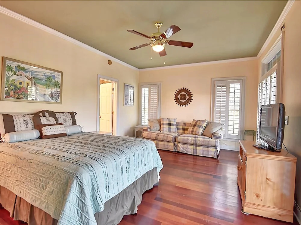 192 Sand and Sea 5 Br Home by RedAwning