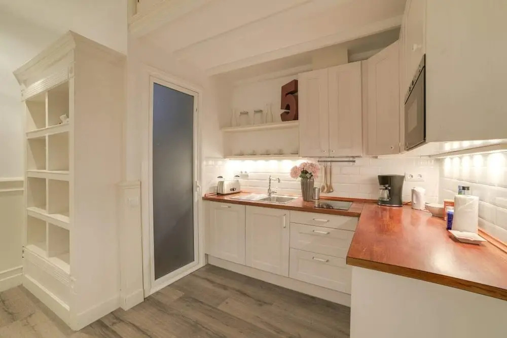 Stylish 1 Bed Apt w/ Terrace in Lesseps