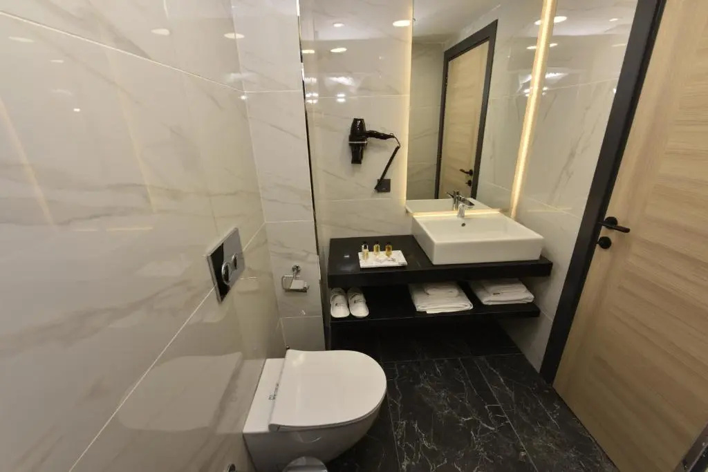 RW BOUTIQUE HOTEL