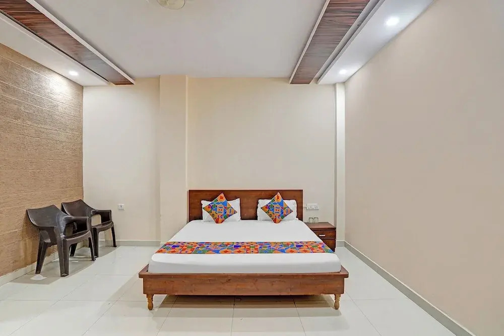 FabHotel Paras Palace - Sant haridas railway station