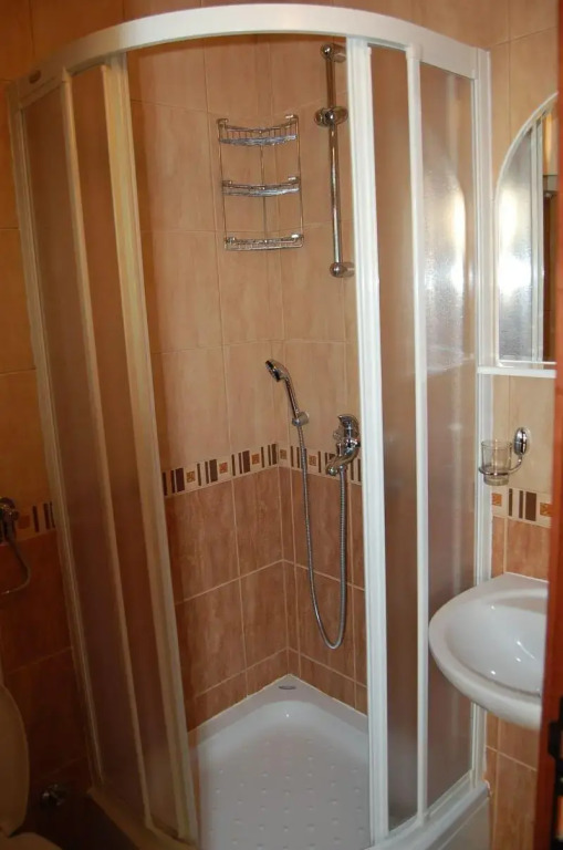 ROOMS & APARTMENTS DOBROTSKI DVORI