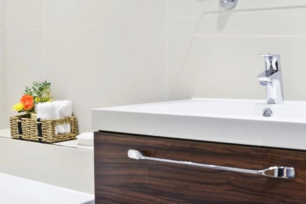 Hotel Style Penthouse Located Close to Central 8
