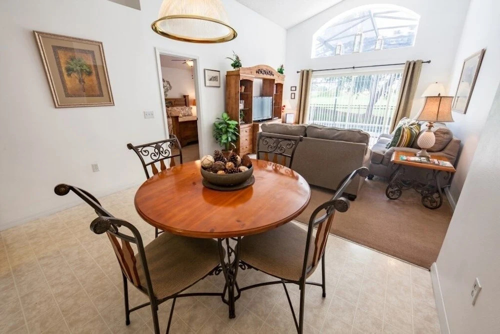 Gated Country Club Private Pool ! 4 Bedroom Home by RedAwning