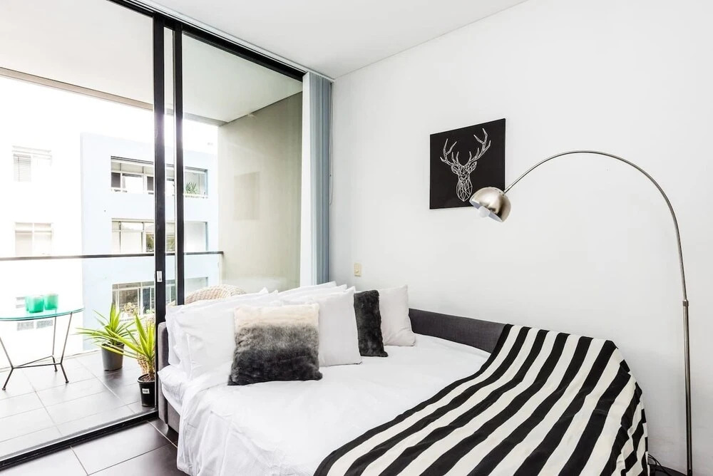 Executive Two Bed Penthouse Studio in the City