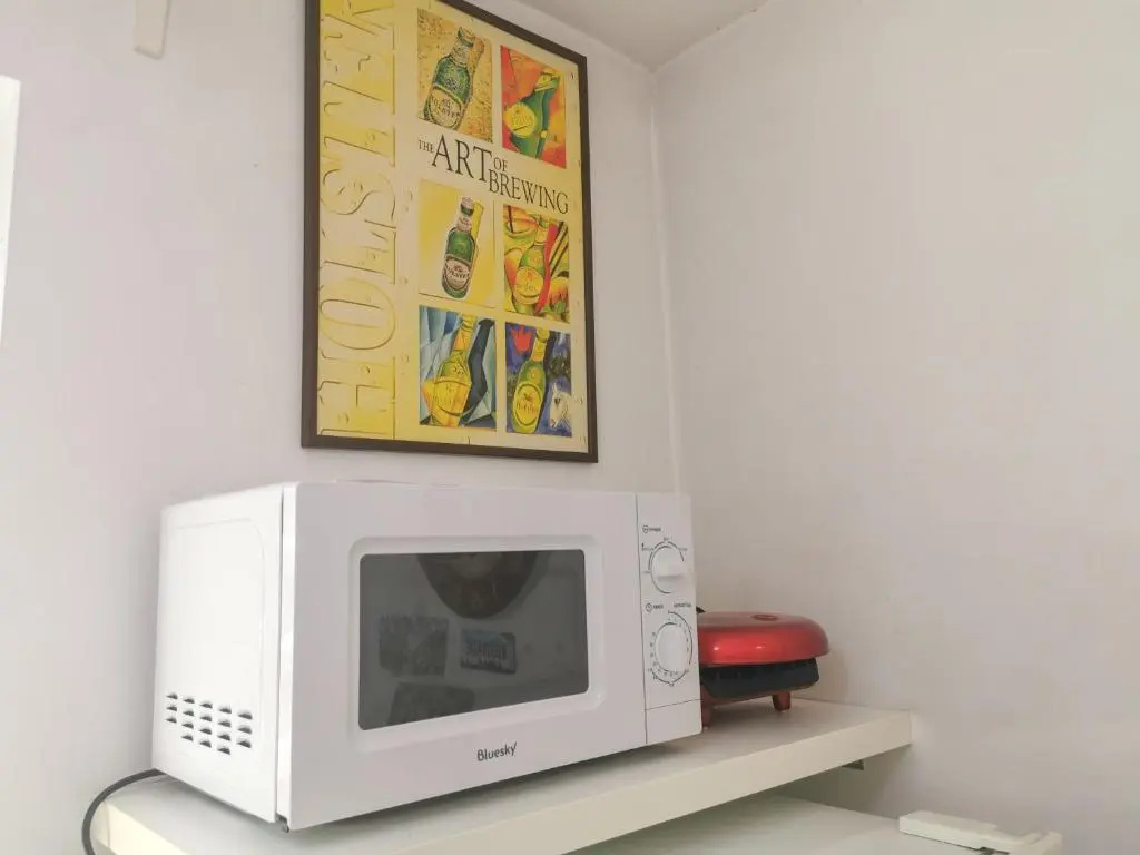 Charming Modern Apartment, Minutes from Downtown
