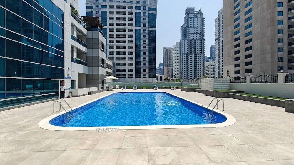 Cozy 1BR Gem in Marina With City Views