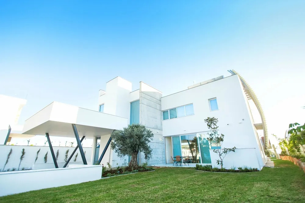 Emerald Elite Luxury Home