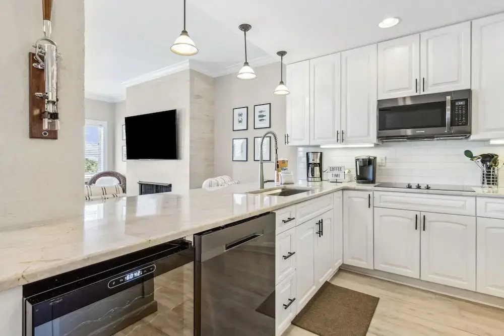 Luxury Private Beachfront Condo w/ Parking Garage & Stunning Views