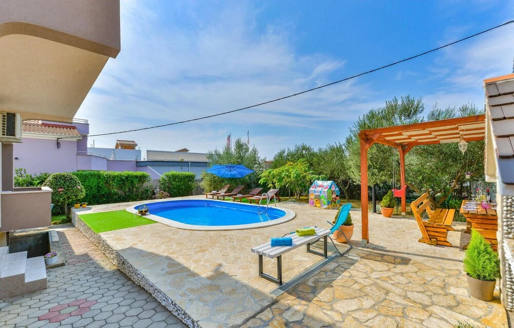 Nice Apartment in Zadar With 3 Bedrooms, Wifi and Outdoor Swimming Pool