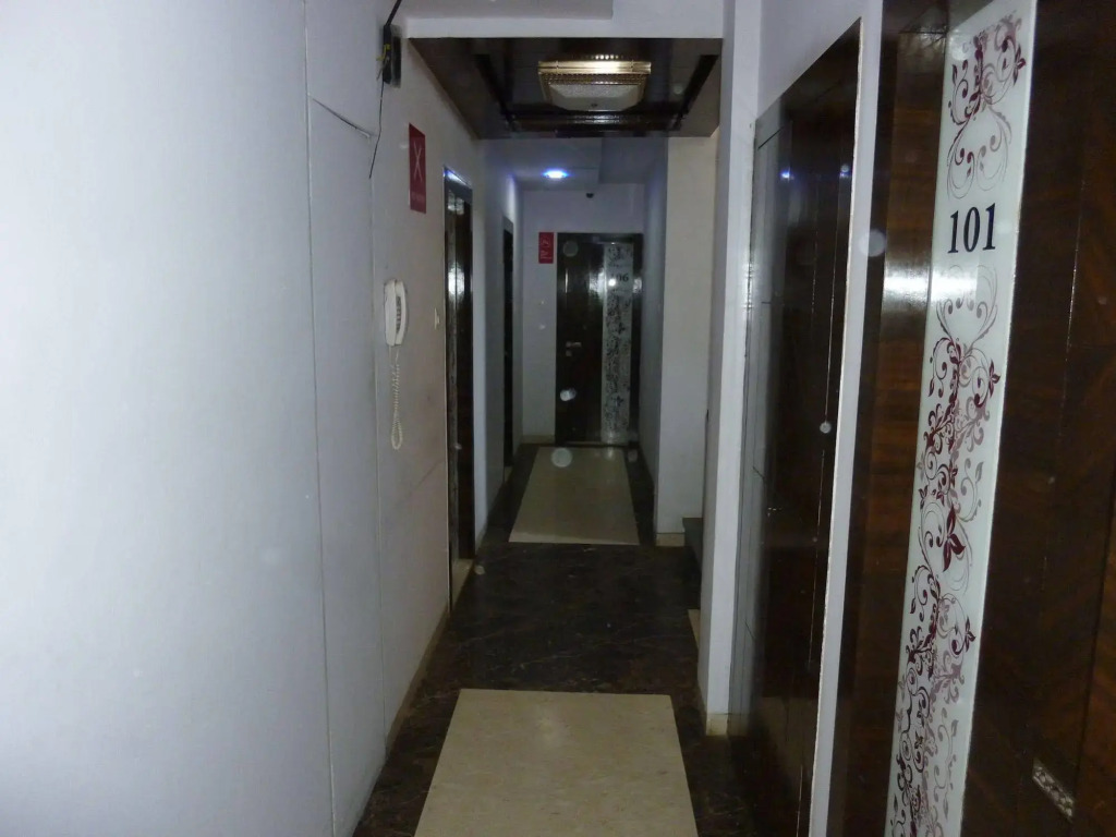 Hotel Satellite