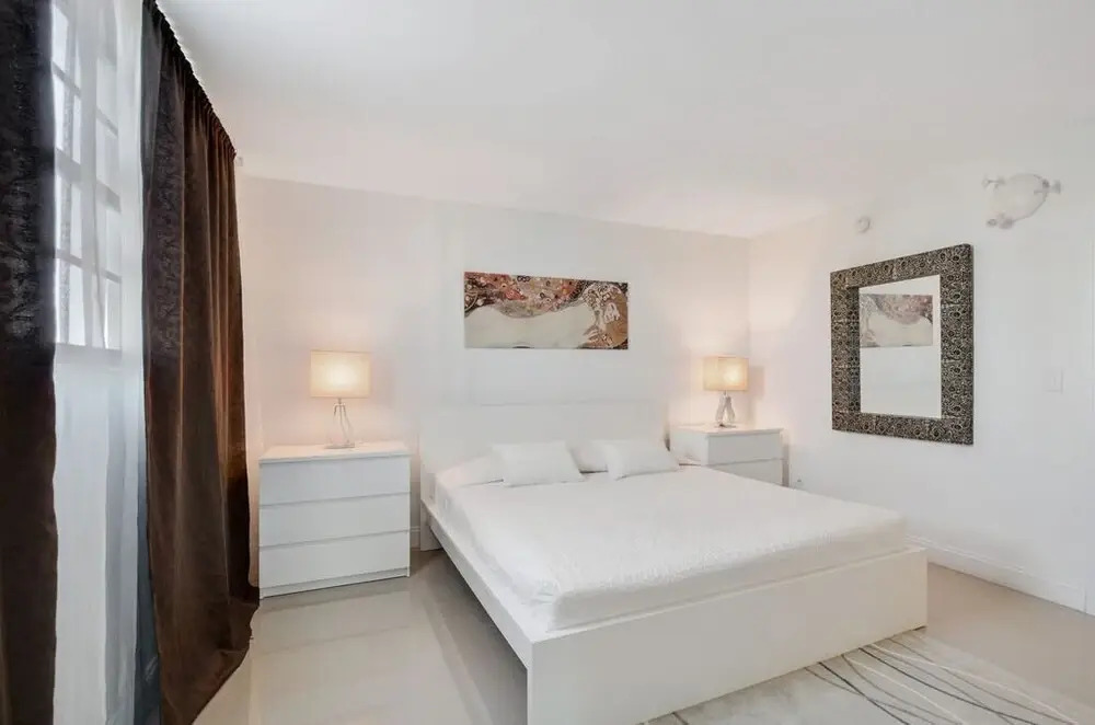 1 Bedroom +den Bay View Or620