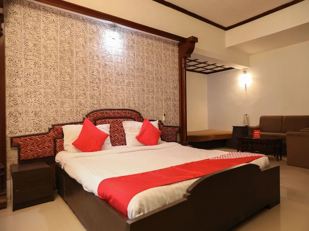 OYO Flagship 14469 Darshan Tower Gitanjali