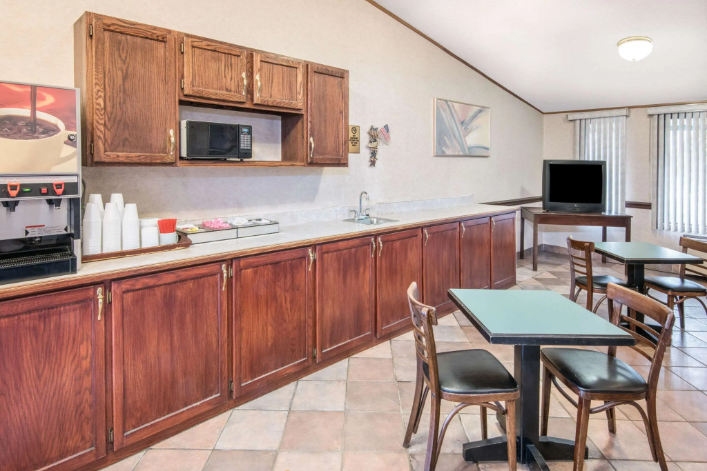Knights Inn Canton