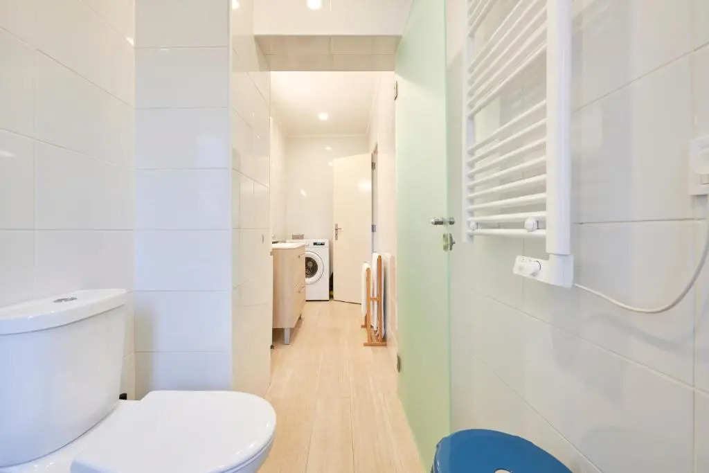 Charming 3BR APT w/ patio, by TimeCooler