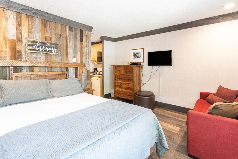 Mountainside Inn 412 1 Bedroom Hotel Room by Alpine Lodging Telluride