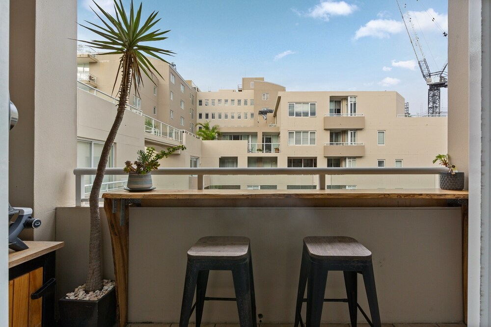 Spacious 1 Bed Near Manly Beach