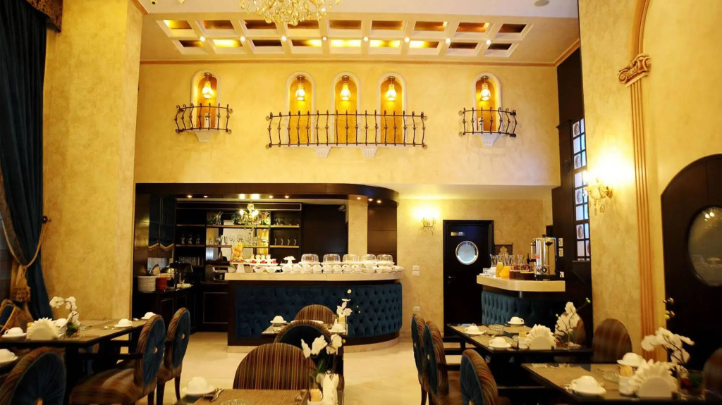 Queens Suite Hotel