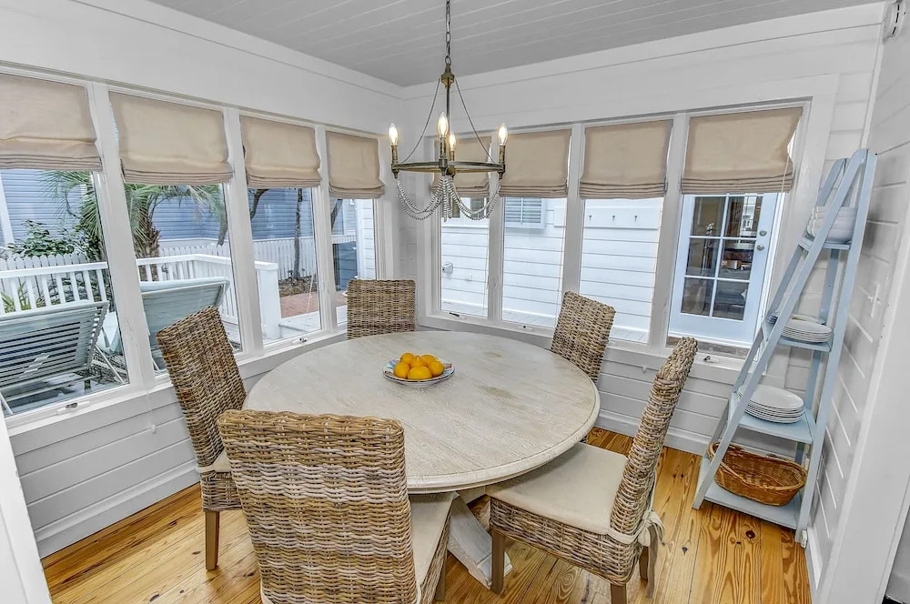 Seaside Cottage "sea Shack" Adorable Tupelo Street, Sleeps 4 1 Bedroom Home by RedAwning