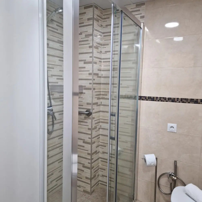 AS EXT Fgrl PYR 712 in Fuengirola