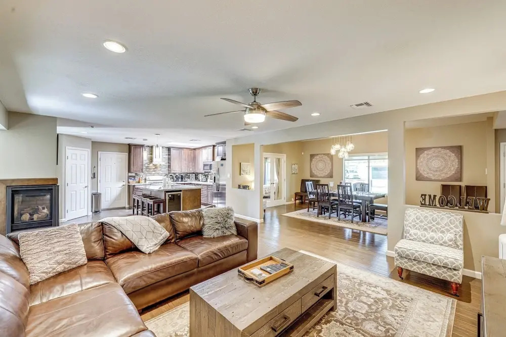 8 Mi to Old Town Scottsdale: Family Home!