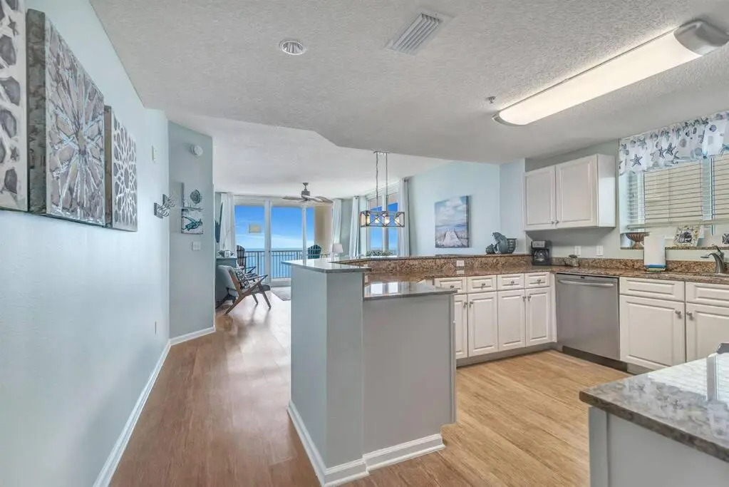 Avalon 810 - Large Corner Unit w/ Wrap Around Balcony & Gorgeous Beach Views
