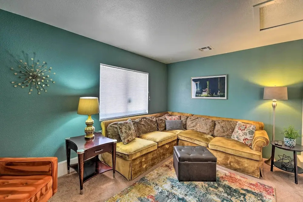 Vintage Las Vegas Oasis < 3 Mi to the Strip!