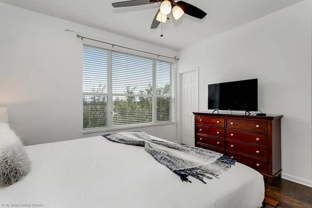 NEW Tastefully Designed Town Home. Close to Attractions, Steps From Convention Center! 3br/3ba #3vc138