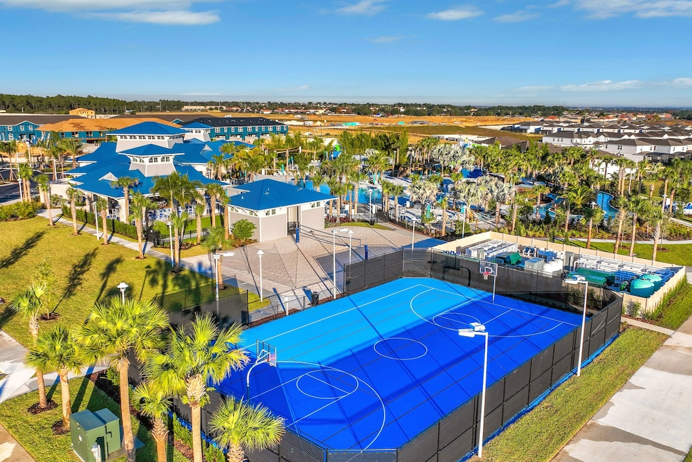 Charming Townhome With Private Pool, Lanai, & Washer/dryer