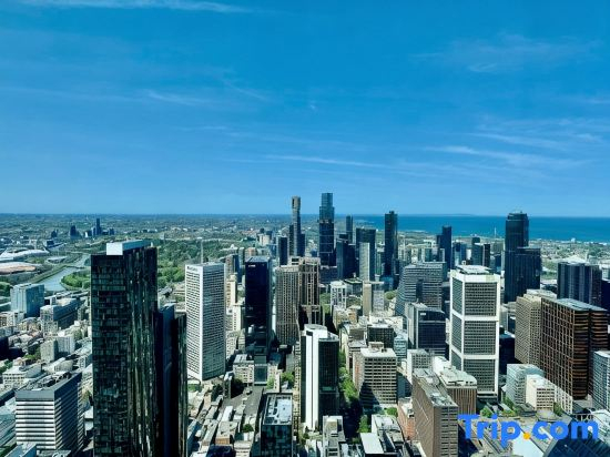 Sky High 3 Beds Apartment
