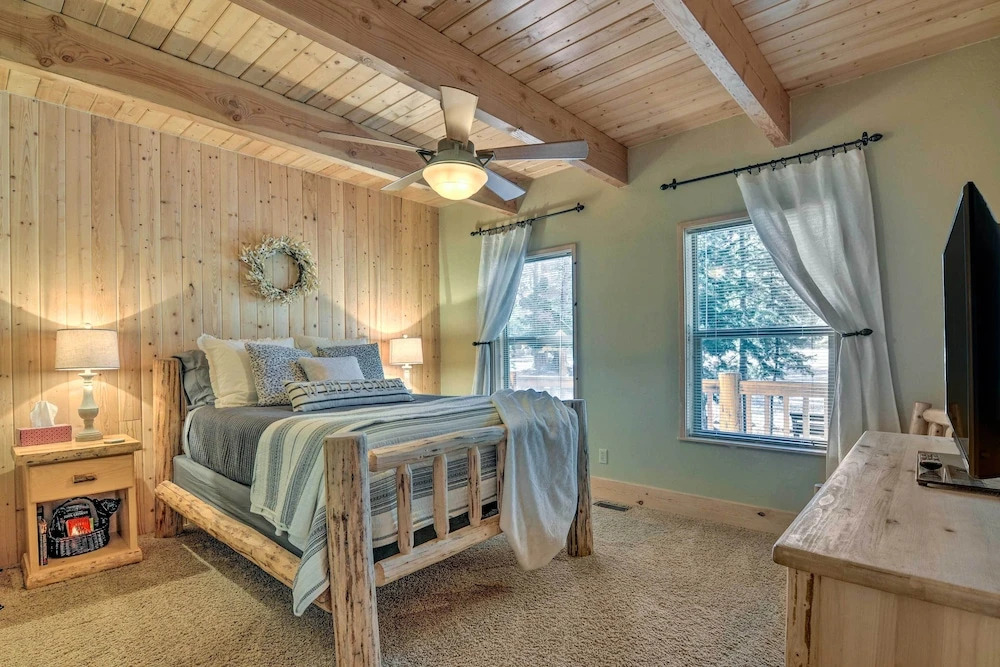 Duck Creek Village Cabin: Hike, Ski, & Bike