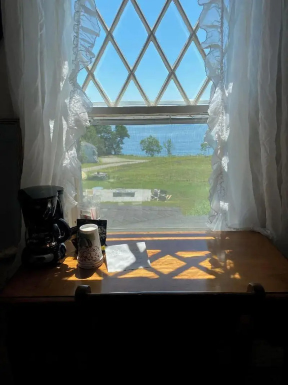 High Tide Inn on the Ocean, Motel and Cottages
