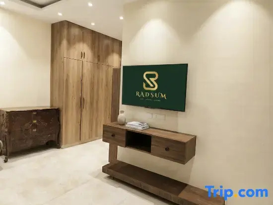 Radsum- Luxury Farmhouse & Resort