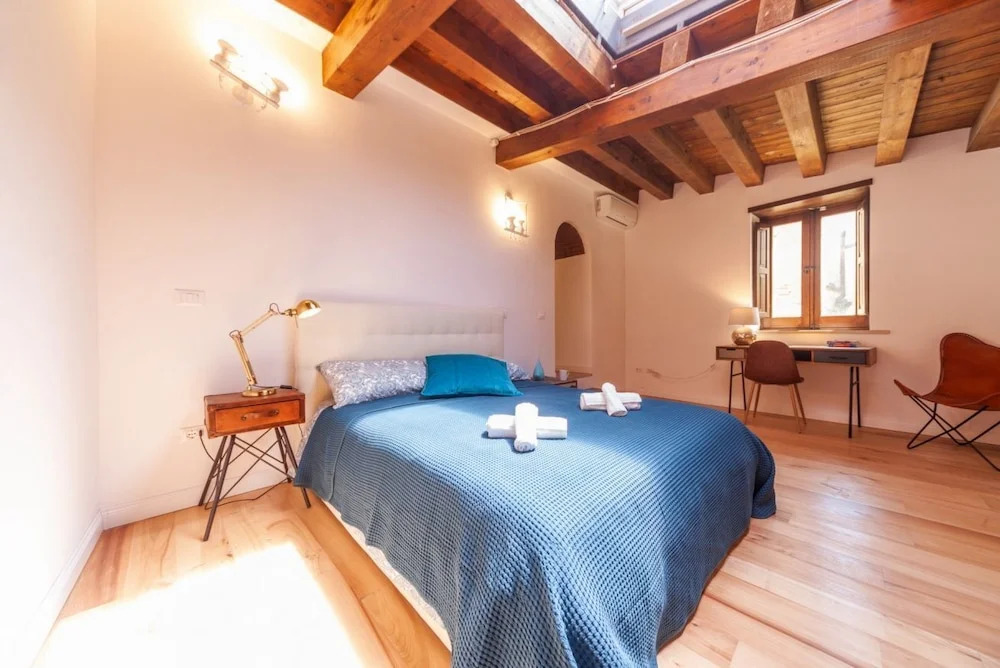 Valuk-Piazza Duomo Charming Apartment
