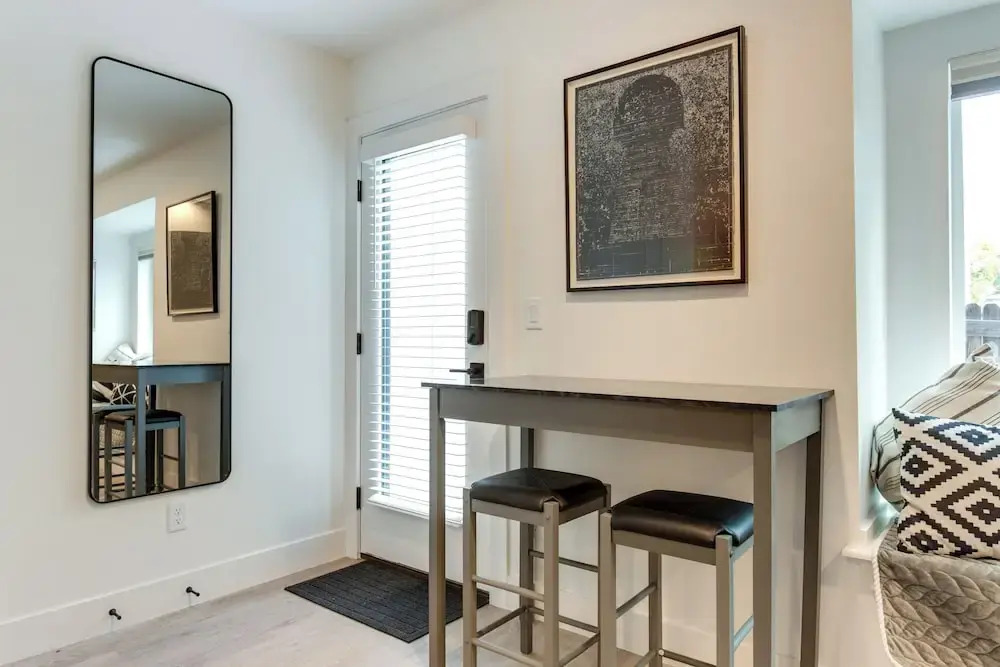 Jefferson Park Apartment: Walk to Empower Field!