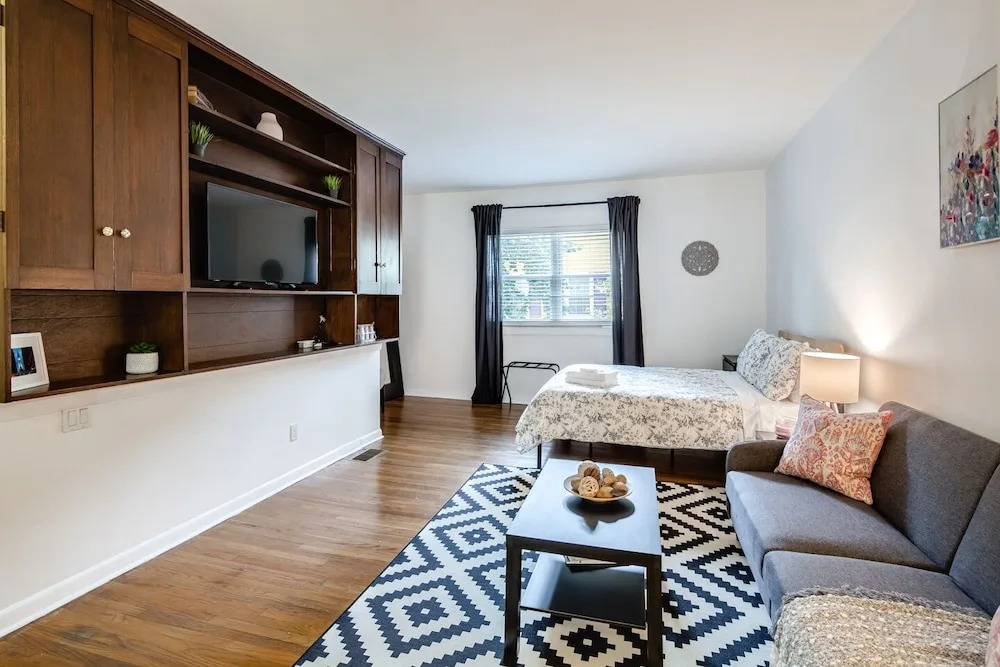 GEM Location+cozy Studio 1bd, Bath&kitchen!