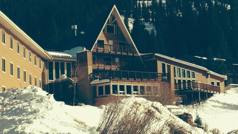 Lodge by the Blue