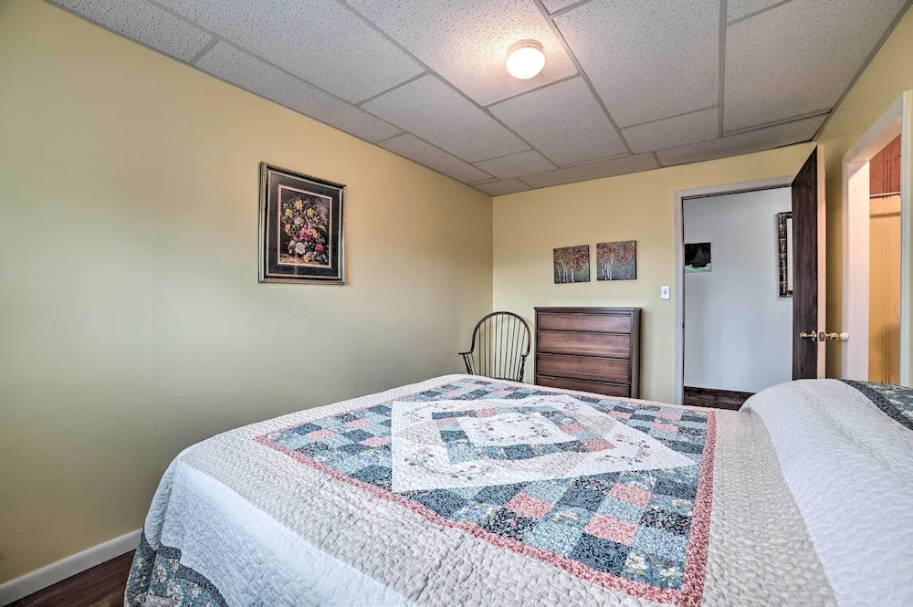 Walkable St Ignace Condo w/ Lake Huron Views