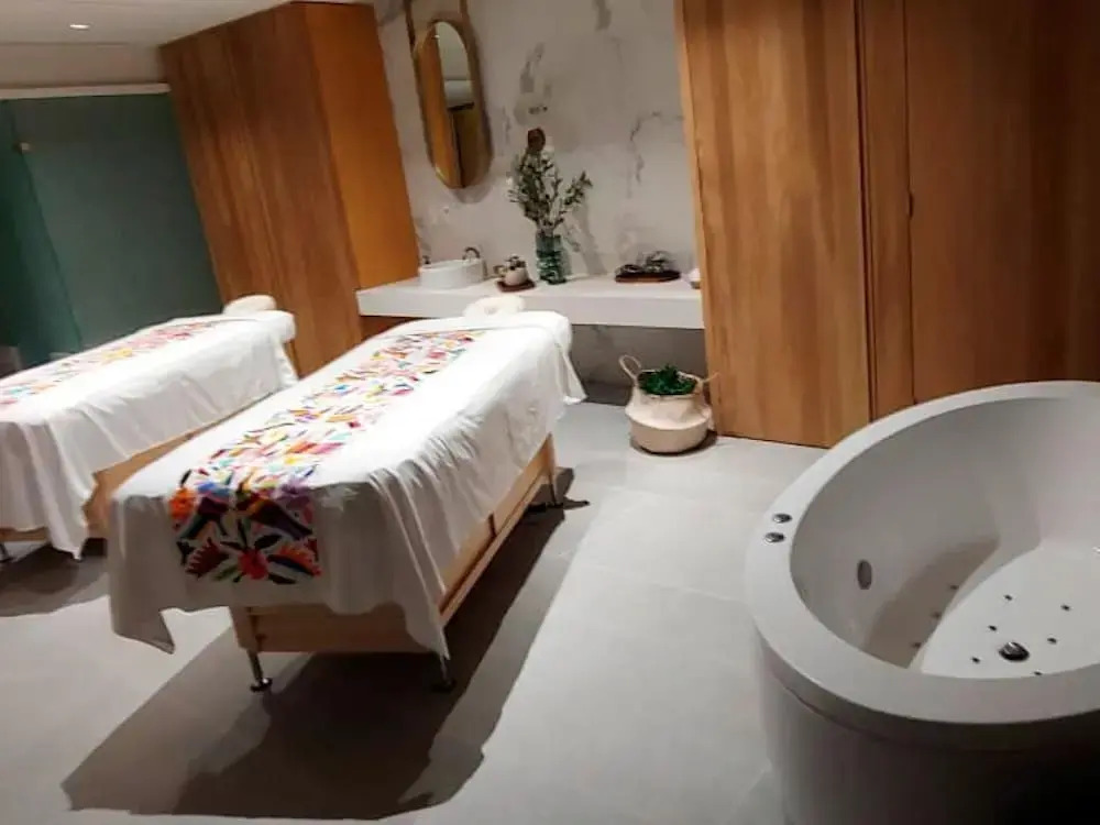 Astounding Studio Sleeps 4 With Unique Pool in Cabo